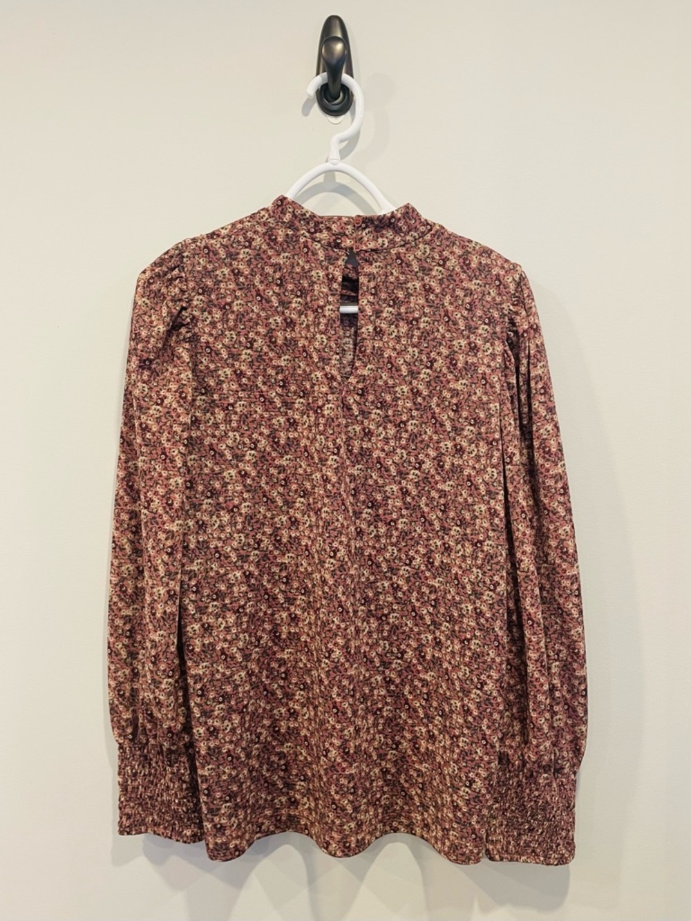 Reitmans Signature Dusty Rose Floral Keyhole Blouse - Picture 2 of 9